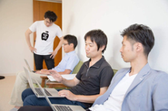 雑談・相談を大切にして仕事を進めています。