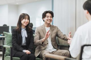 面談中に周りの雰囲気を共有します。ハイセンスなインテリアと設備を設えたオフィスをぜひ一度体験してください。