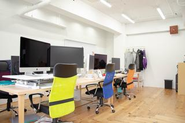 社内は明るくオシャレでキレイなな場所になれるように心掛けています。