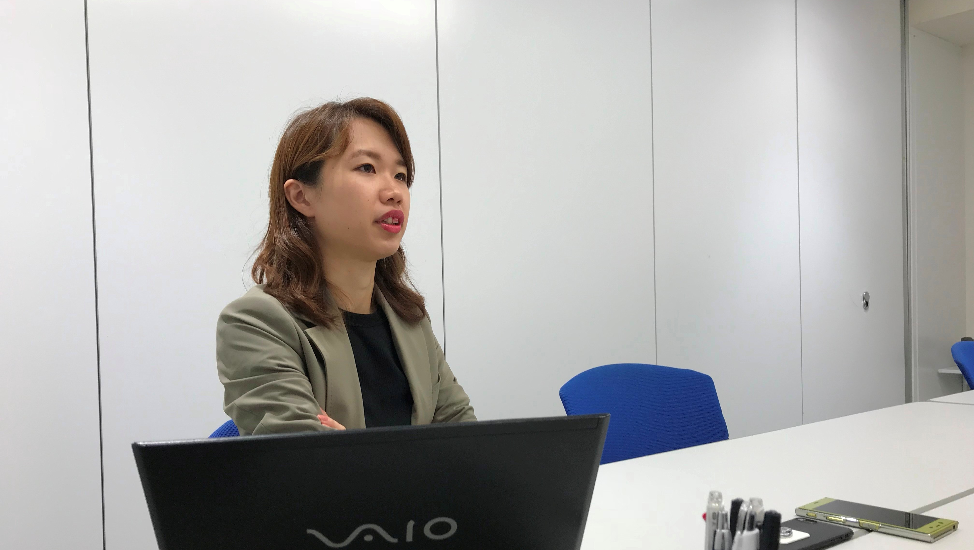 社員インタビューVol.2／なんかええやん、この先輩 ～1年目から部長直属の女性営業社員～ （前編）