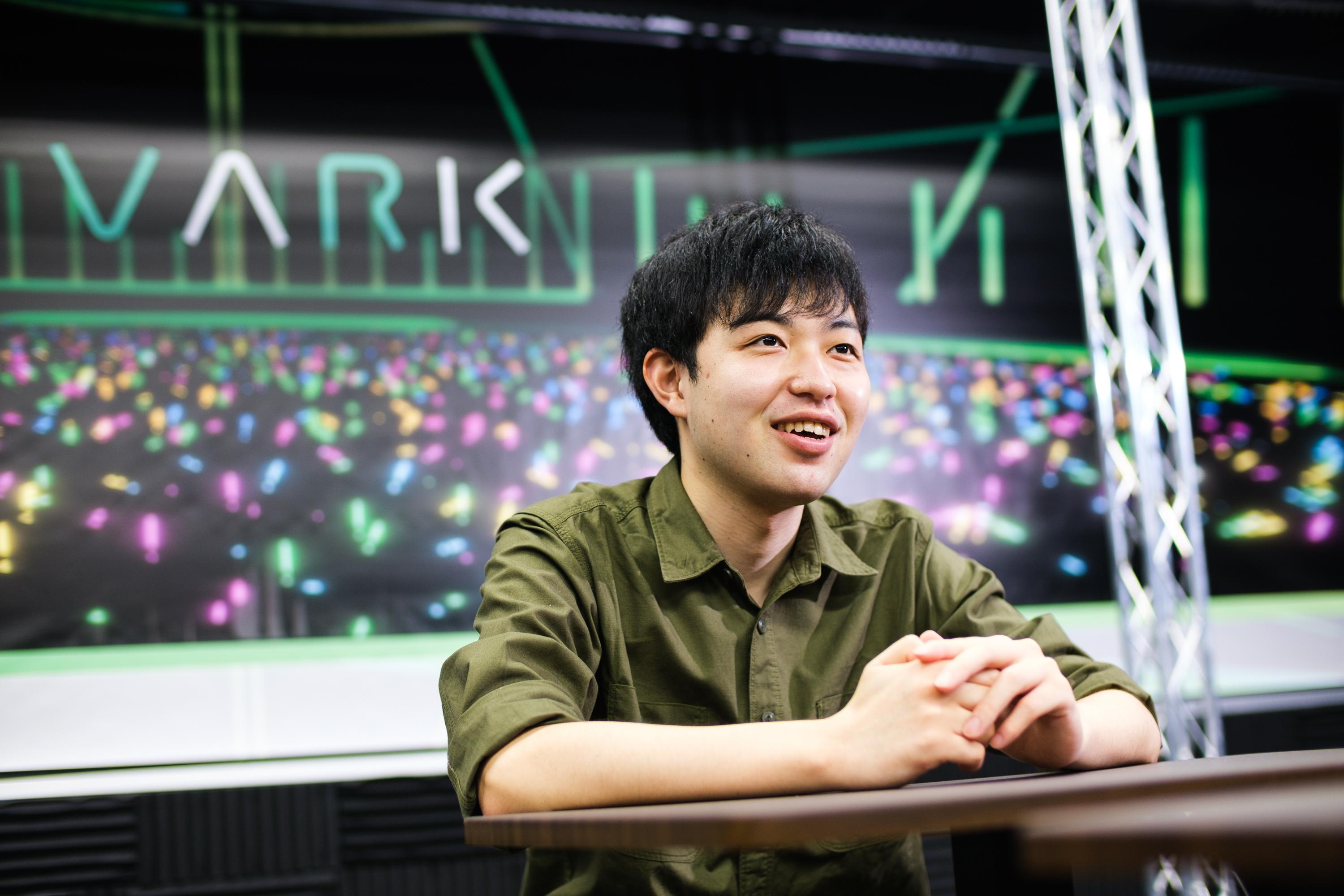 【社員インタビュー】「VARKの魅力をより多くの人に広めていきたい」インターンから正社員に登用された、社会人2年目の鈴木が語るこれまでとこれから