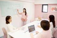 まずは社員が幸せであることが理念です。社員全員が自身も幸せな結婚を叶えています。