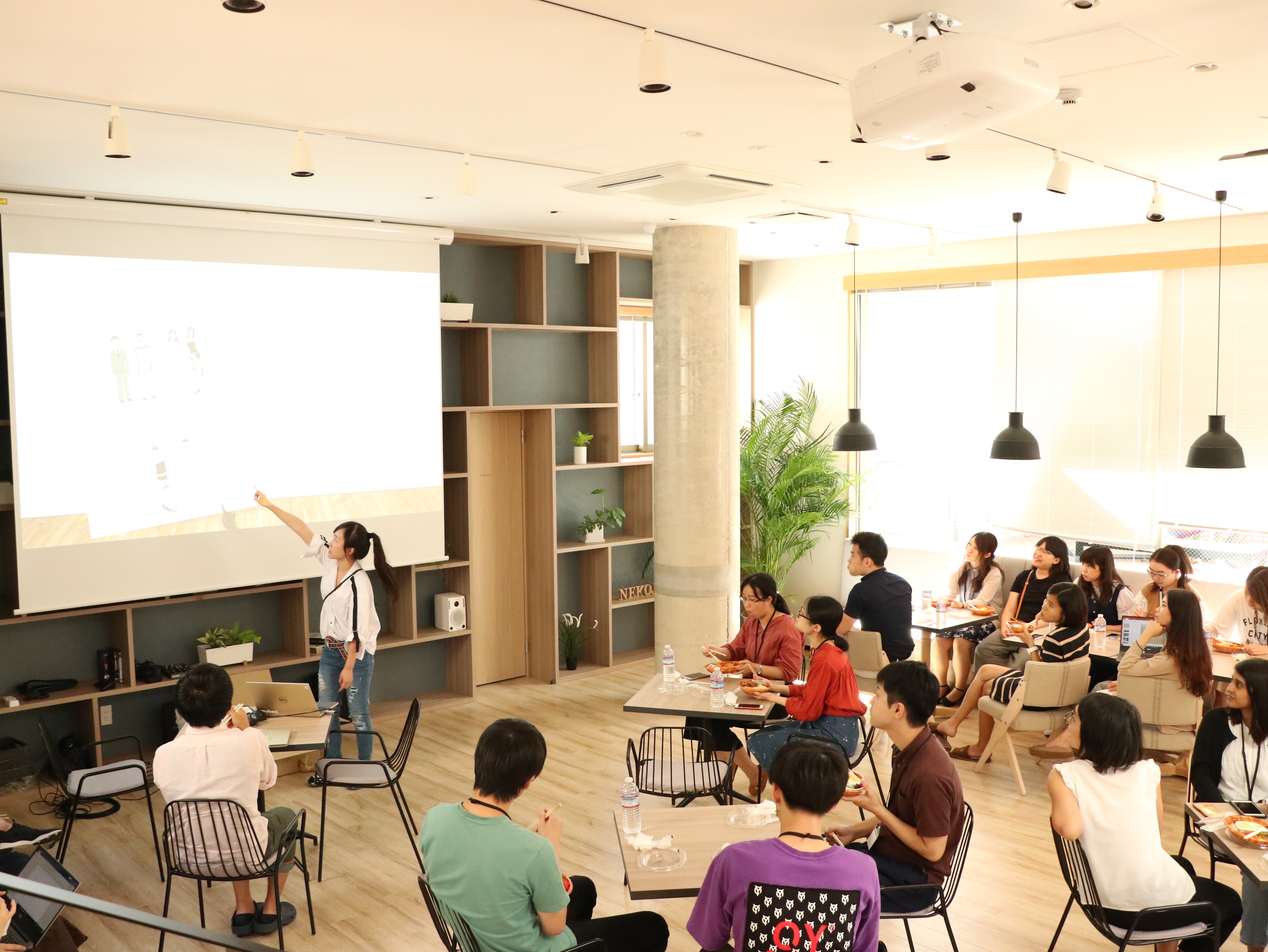 アウトプットの機会を身近に！コミュニケーション不足も解消する最強ランチ制度