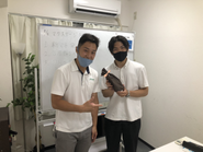 成績優秀者には表彰状や特別なプレゼントを代表より贈呈されます。2021年8月は成績上位者に向けた『お寿司キャンペーン』を行い、一定の成績をインターンにて残せたメンバーは”普通の大学生では出来ない体験”をすることが出来ます。