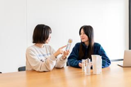 商品開発からお客様に届くまで一貫して携わることができる環境。