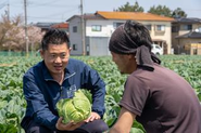 生産者のもとへ赴き、作物の状況を聞くのも重要な仕事