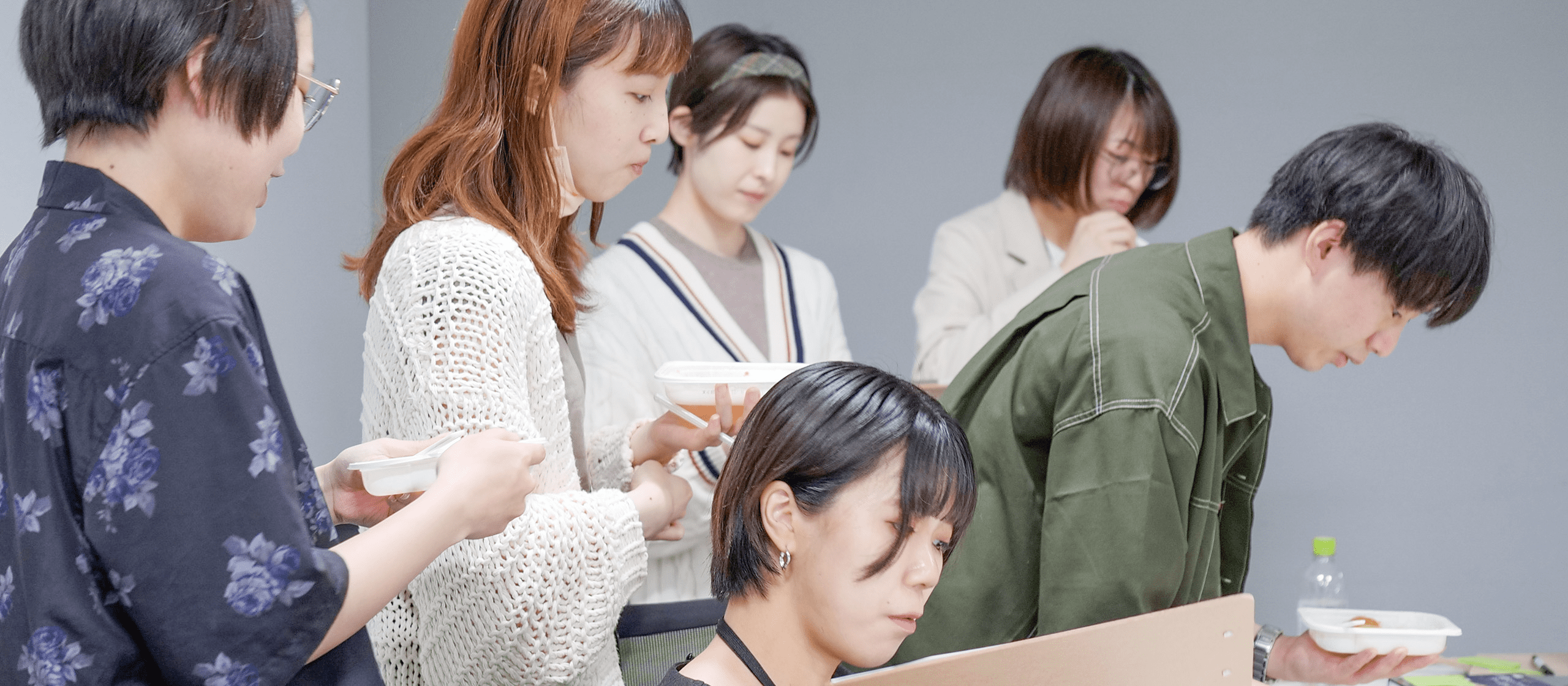 新卒デザイナー研修で、カレーノベルティを制作しました