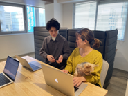 天神橋筋六丁目（大阪）にあるCOOON オフィスへの出社では頭髪の色染めOK！ペットのわんちゃん・猫ちゃんも同伴可能🐕