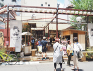 タイニーハウス・動産を使い暫定地活用をする「BETTARA STAND 日本橋」
