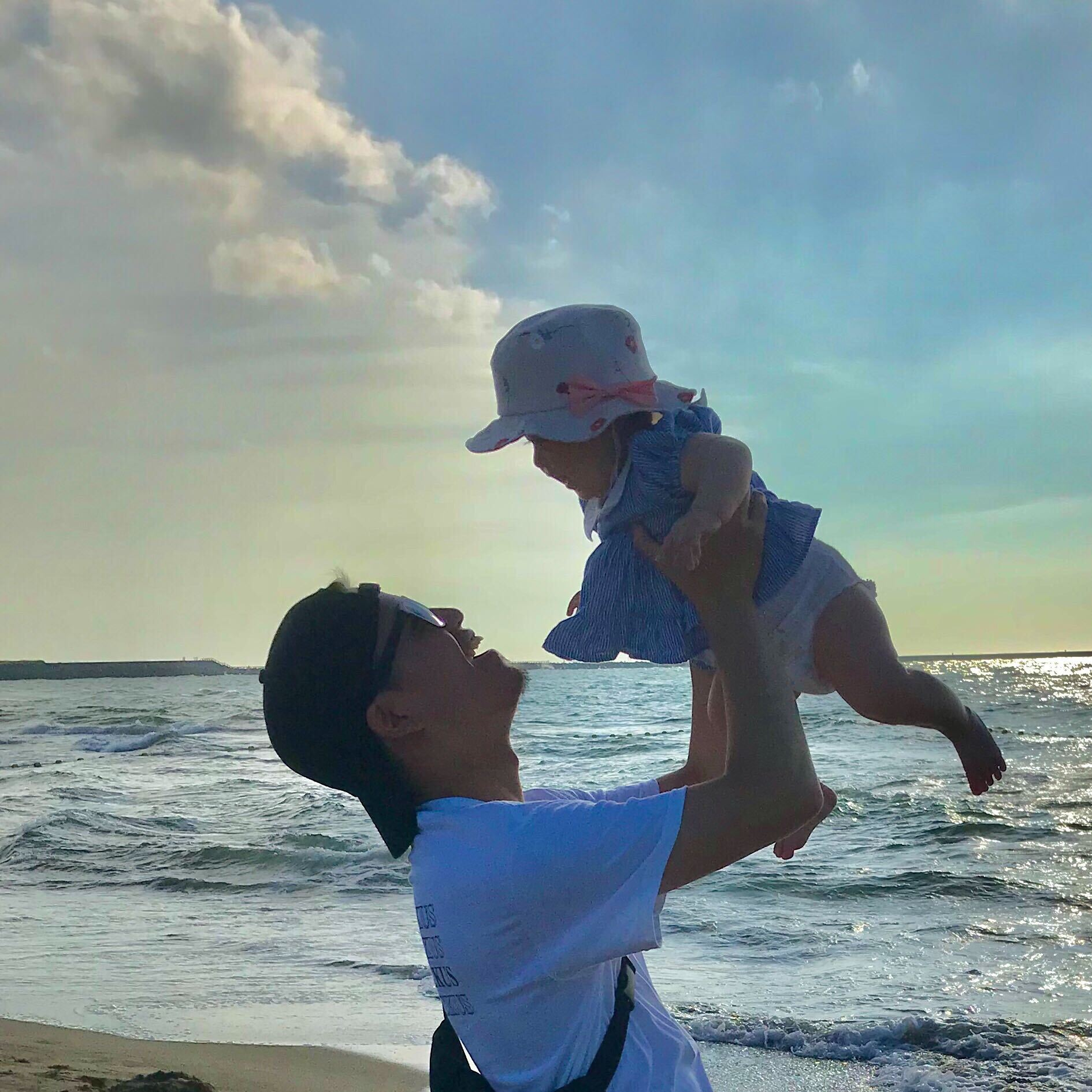 「育休、取れば分かるさ」 DMMで育児休暇を取得したパパたちの対談インタビュー