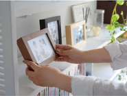 笑顔の記憶がつまったお写真を誰かと共有することで、幸せは連鎖し、思い出はさらに色濃く心に刻まれるとセルフィットは考えています。セルフィットでは、撮影時の楽しい思い出の「記憶」とともに“カタチ”として残すことをお客様に提案し、よりよい時を過ごしていただけるようにしています。