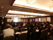 医療・介護業界における研修風景。こうした大人数の研修から少人数のグループコーチング、マンツーマンコーチングと様々な形に完全オーダーメイドで対応しております。