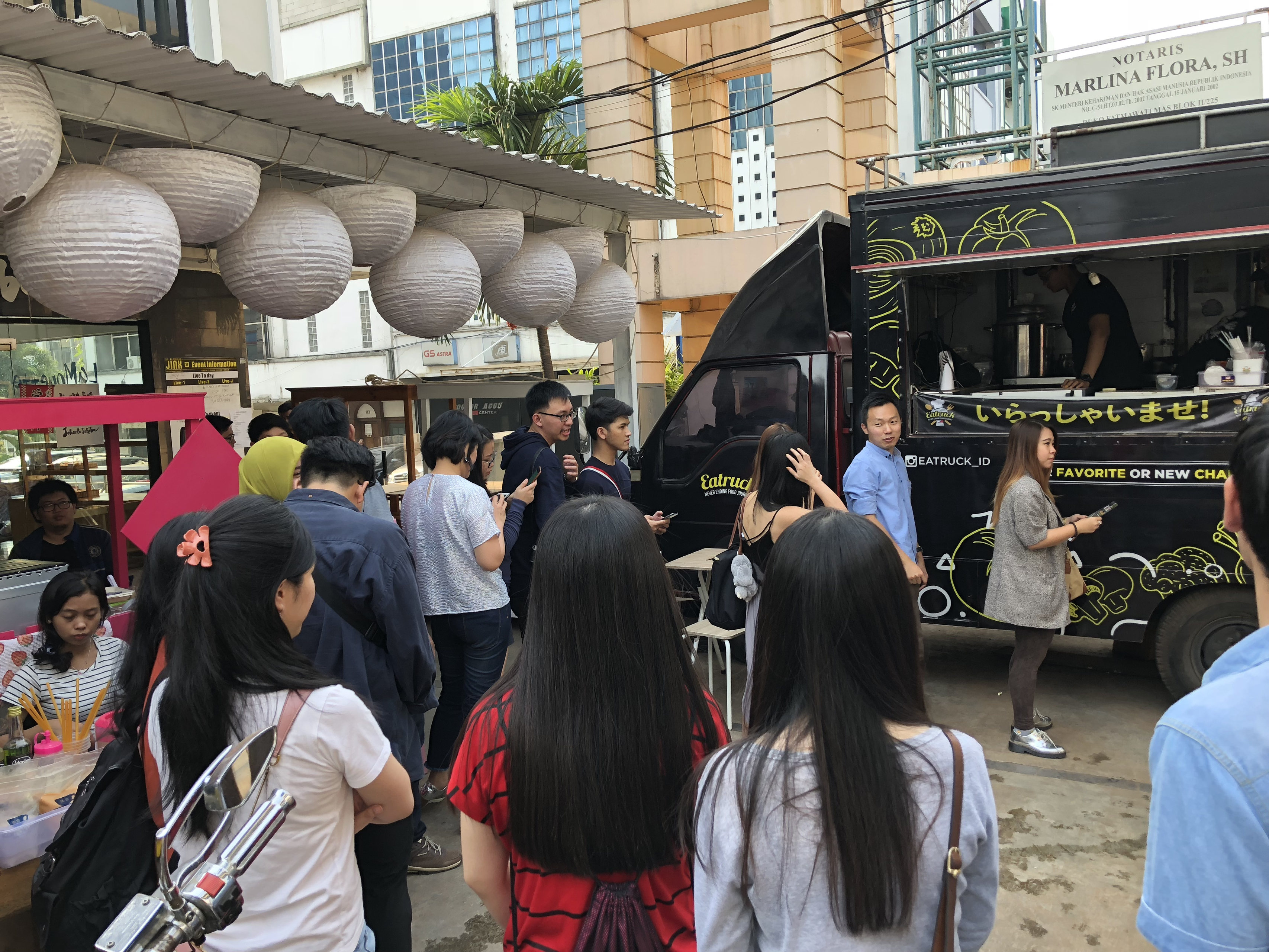 インドネシアでフードトラック事業に挑戦
