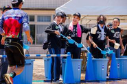 トライアスロン大会でのボランティア活動の様子