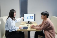 先輩が丁寧にサポート。未経験でも一つずつ理解を深められます。