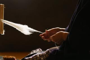 「手で糸を紡ぐ」結城紬