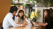 様々な職種の社員が一緒に働いています。