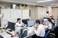 事務所はこんな感じです！一人一人が自分の意見を言いやすい環境です！！みんな優しくて頼りになる人ばかりです！