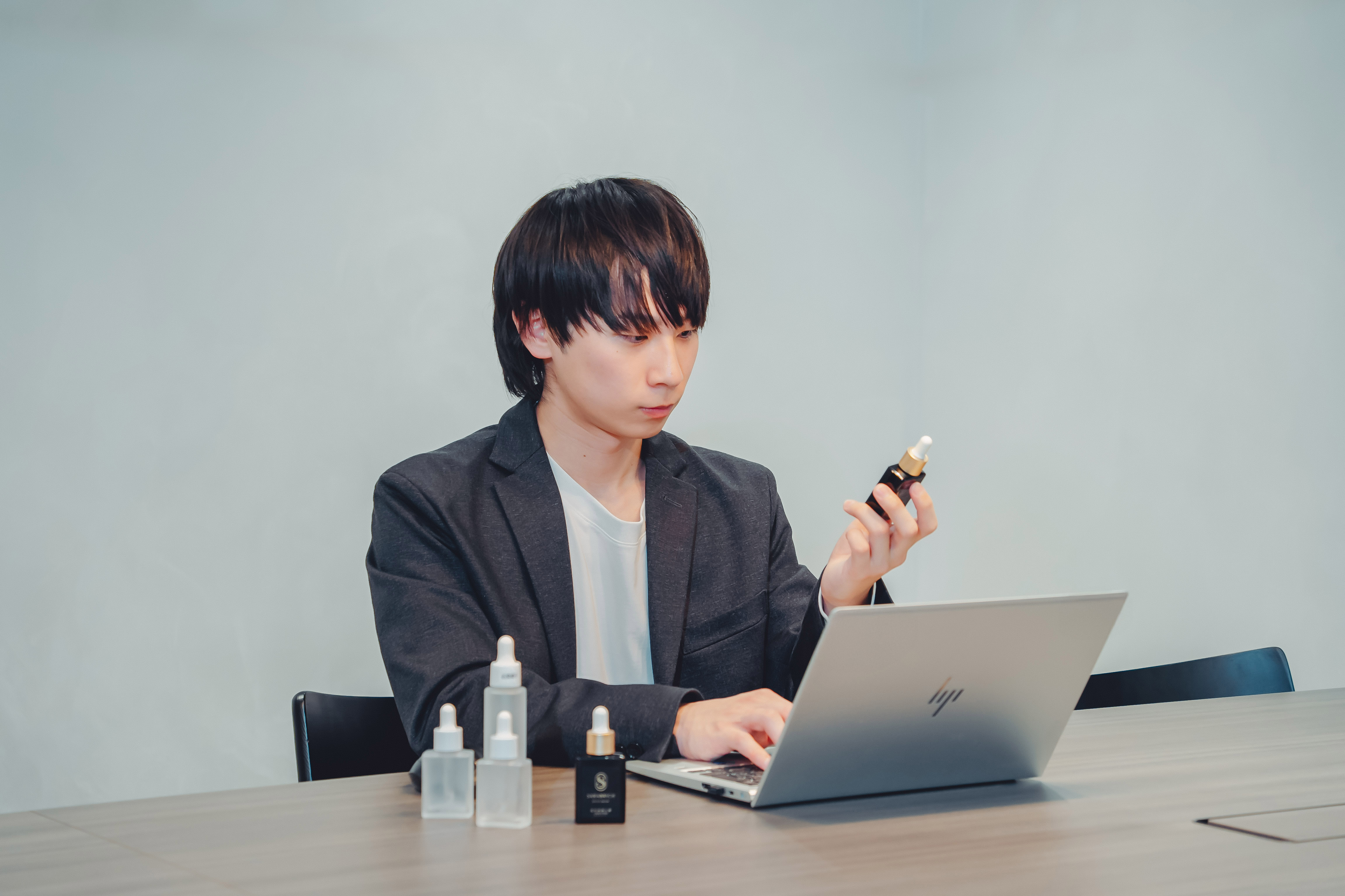 【社員インタビュー】OEM出身者が語る、「モノづくり」の本質が見える場所——処方設計からエビデンスまで、自分の力でやりきれる開発環境とは？