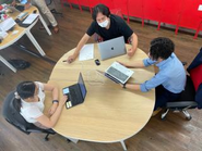 行き詰まった時はみんなでブレストをおこないます。