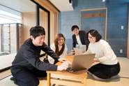 Wemakeのミッションにあるように、「これを解決したい」「こんな未来にしたい」「こんな体験がほしい」そう思ったとき、肩書、性別、国籍などに囚われず、フラットかつオープンに議論できる組織を目指しています。「共創」を楽しむ社風です。