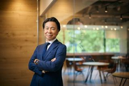 代表の芝 陽一郎。NRIやソフトバンクグループ会社内の最年少役員を経験