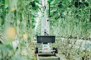 ロボットありきで設計した自社工場