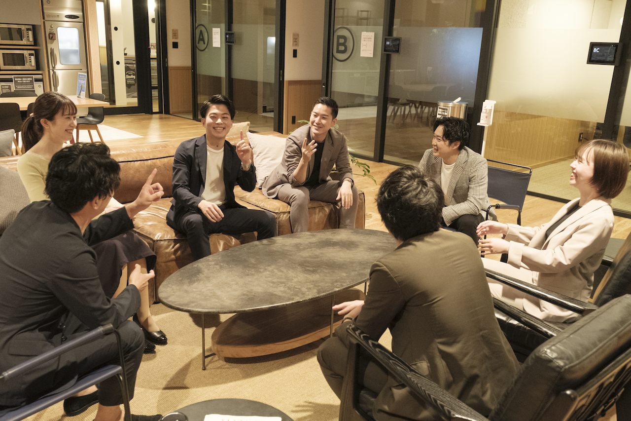 【元美容師座談会】〜「美容業界を変えたい」元美容師が活躍 入社3年目で年収800万円も〜