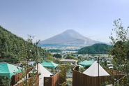 2019年、山梨県に「Dot Glamjping富士山」を開業。