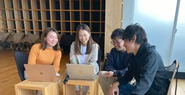ユーザー様に求める前に、まず当社自身が「働くを”志事”へ」を導いていかないといけません。ショールーム経営の一環でも模範となれるように、定期的にメンバー同士の目標や課題共有、事業の成長路線をアウトプットすることで、認識のずれをなくし、当社の事例も交えながら、企業様が理想とする組織ビジョン実現に向けてサポートをしています！