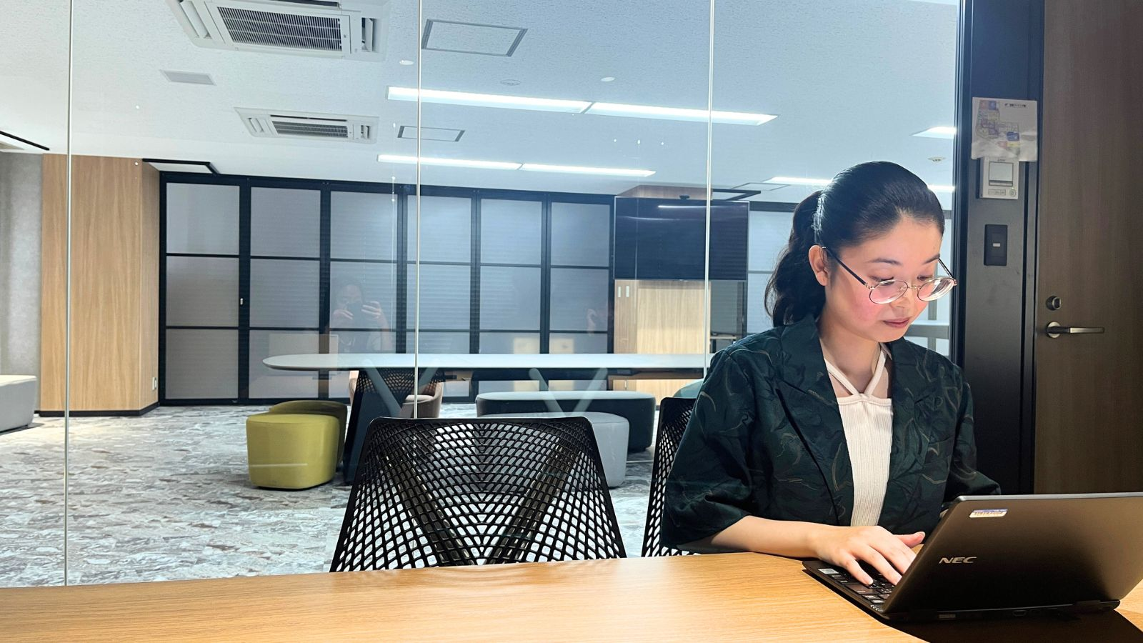 企業の経営活動を陰で支えるITサポートエンジニア。未経験から挑戦した