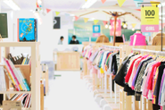 「子供用品はまずはリユースへ、揃わない時は新品を」消費行動で”リユースをファーストチョイスにする”のが私たちの使命です。日本発の子供用品大型リユースショップを世界に広げ、ゴミを減らし、豊かな環境を子供へ残します。