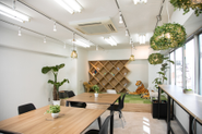 緑の多いオフィスは睡眠スペースもあります