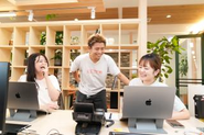 プリズマの主力は20〜30代の若手社員たち。ほとんど未経験から入社し、WEBアーケティングを基礎から学び活躍しています。