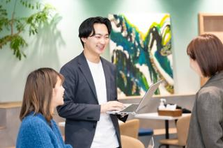 26卒・営業だけじゃないマーケ視点も学べる仕事！提案力が武器になる！