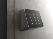 開発・提供している、住居のドアにつけるタイプのコネクティッド・ロック「TiNK C」