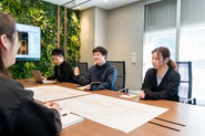 会議室も明るく開放感があります