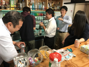 ドリンクや小腹がすいた時のおやつはフリー！業務後にも自然と交流やディスカッションが生まれます！