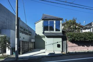 「働く場としての賃貸オフィス」を辞め、「集う場としての戸建て」を購入しました。通称MOLTS HOUSEと呼んでいます。