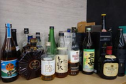 オフィスの片隅に様々なお酒が鎮座しています