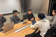 プロダクト企画にはエンジニアだけでなく、セールス・CSメンバーも関わり、顧客への提供価値を議論しています。