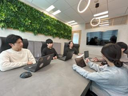 若いメンバーが多くフラットなコミュニケーションが◎