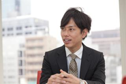 3年目でもユニットリーダーを任せ、個人の成績だけでなく、チームを向上させるマネジメントを経験します