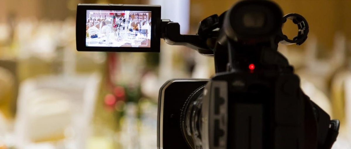 週末だけ活躍中の方多数！ブライダルの撮影ビデオグラファー！