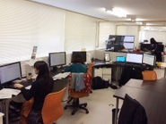 流通業ゆえ、本社は質素なオフィスにしています。