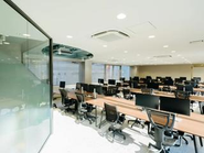 執務エリアはフリーアドレスです