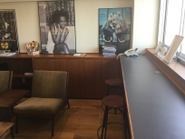 趣味のポスターもオフィスっぽくないと言われます