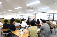 社内勉強会の様子です。常に学び成長しつづけるメンバーが多くいます。