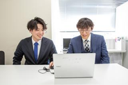 商談後は録画をもとに振り返り。良かった点・改善点を明確にし、次の商談に活かします。