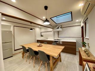 オフィスの一角です。大きなキッチンがあって料理も楽しめます。